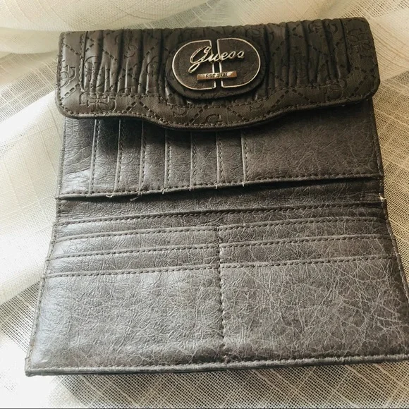 💜3/$30 Guess Wallet with logo - Picture 10 of 12